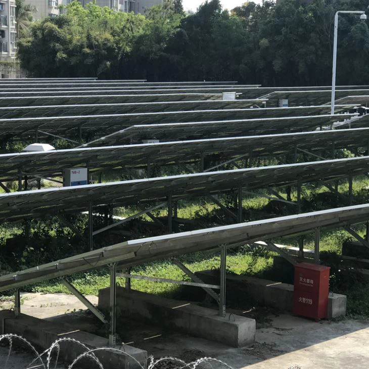 Muntatge sobre terra batuda solar